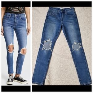 NWOT Levi's 721 Skinny High Rise Distressed Size 27